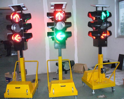 太阳能移动信号灯